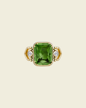 Love Handles Peridot Ring